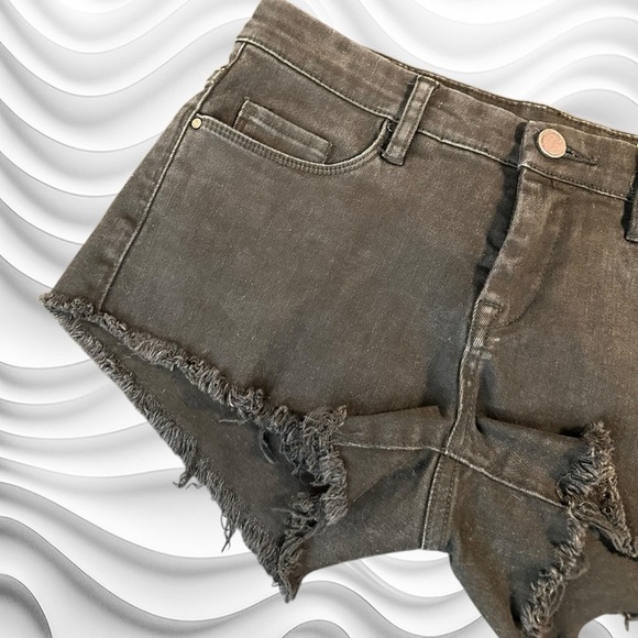 Blank NYC ‘Little Queenie’ Raw Hem Cutoff Denim Shorts in “Washed Black” Size 25 - Picture 11 of 16